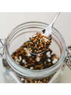 A Genmaicha zöld tea 50%-ban pörkölt barna rizsszemeket és bancha tealeveleket tartalmaz.
